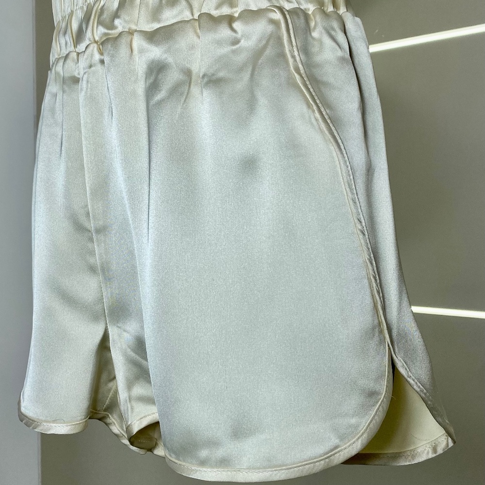 Sincerely Jules Cream High Waisted Shorts Size M